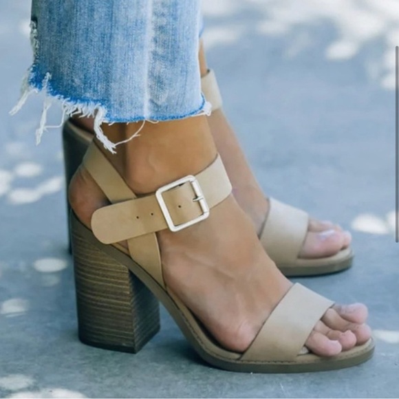 NWOT VICI Cooper Blocked Heel Natural - 8.5 - Picture 1 of 5